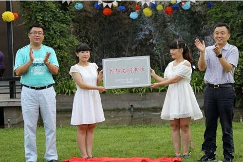 北京联通王传宝副总经理、秦吉波副总经理为客服呼叫中心&ldquo;首都文明单位&rdquo;揭牌