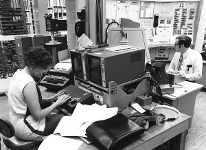 上世纪70年代科研人员使用的计算机和网络系统。图/计算机历史博物馆网站