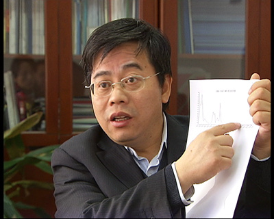 中科院研究生院管理学院副院长网络经济专家吕本富告诉记者，按照正常的传播规律，一个热点话题在网上的传播高峰时正常为三天，如果持续维持是违背自然传播规律的，在三到五天后，如果突然再次出现传播的高峰，又没有特殊的原因导致旧话重提，这样的高峰就极可能是人为推动上去的