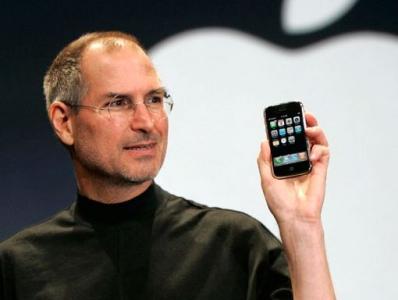 苹果CEO史蒂夫&middot;乔布斯(Steve Jobs)发布iPhone