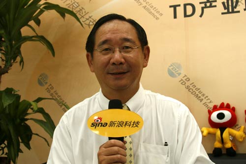 冯映夺接受新浪科技专访