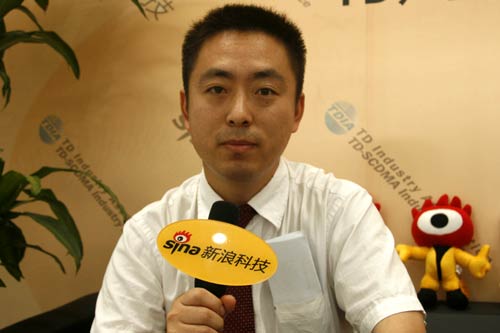 黄鑫接受新浪科技专访 黄鑫接受新浪科技专访