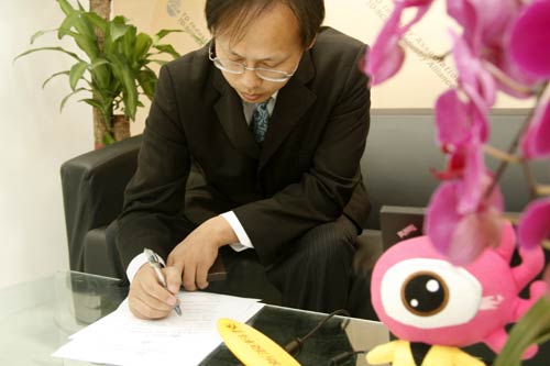 王海填写调查问卷2