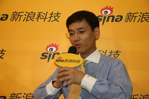 图为上海贝尔高级副总裁刘钧做客新浪科技总裁在线