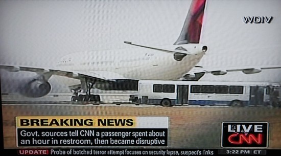 美国一架航班因乘客引起混乱紧急求助(图)