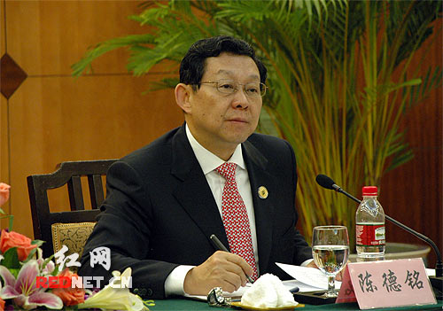 商务部部长陈德铭：启动内需，启动最终消费，根本上还是要增加劳动者的收入，增加全体人民的收入。