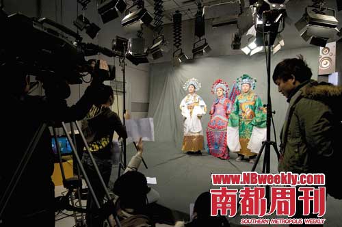 李锐（中）、杜海涛（右）、朱梓骁为《勇往直前》录制快乐三荐客片头现场