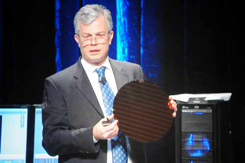 科技时代_IDF2010：浦大地展示Sandy Bridge圆晶