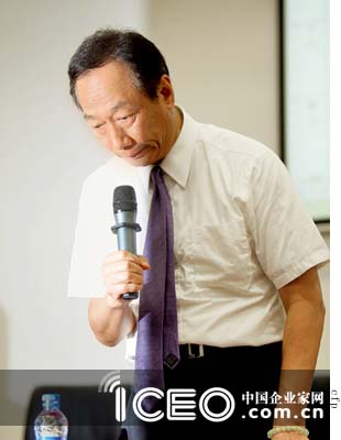 习惯了霸气、独断的郭台铭,如今不得不暂改往日张扬,但他出招依然凌厉 习惯了霸气、独断的郭台铭,如今不得不暂改往日张扬,但他出招依然凌厉