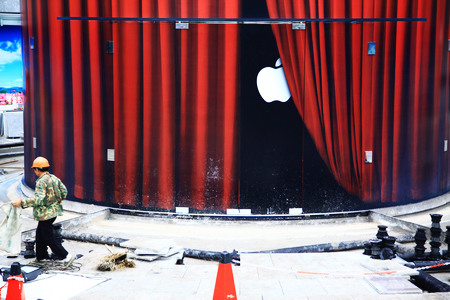 位于陆家嘴上海国际金融中心的苹果直营店。早报记者 张栋 实习生 杨一 图 位于陆家嘴上海国际金融中心的苹果直营店。早报记者 张栋 实习生 杨一 图