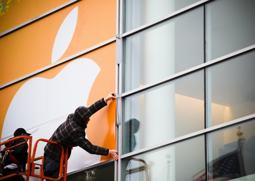 工人们在忙碌着