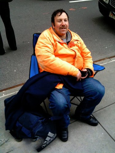 排队中的格雷格&middot;帕克(Greg Packer)