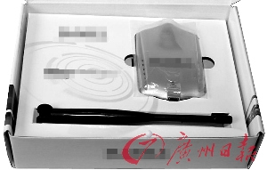 尽管“蹭网器”颜色各异,但外形和装备大同小异。大小如鼠标,有USB插口,此外还配有一根约13厘米长的天线 尽管“蹭网器”颜色各异,但外形和装备大同小异。大小如鼠标,有USB插口,此外还配有一根约13厘米长的天线