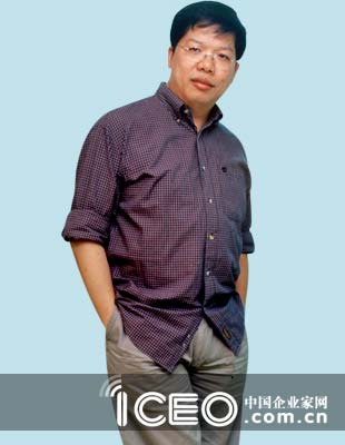 王志东 1988年毕业于无线电子学系 1993年创办四通利方信息技术有限公司 1998年公司与美国华渊资讯合并,创立新浪网,后退出 2001年创立北京点击科技 王志东 1988年毕业于无线电子学系 1993年创办四通利方信息技术有限公司 1998年公司与美国华渊资讯合并,创立新浪网,后退出 2001年创立北京点击科技