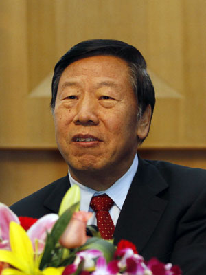 第十四届中国资本市场论坛2010年1月9日在中国人民大学逸夫会议中心召开，图为全国社保基金会理事长戴相龙演讲。(来源：新浪财经 卞志国 摄)