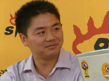 京东商城董事局主席兼CEO刘强东 (新浪科技配图) 京东商城董事局主席兼CEO刘强东 (新浪科技配图)