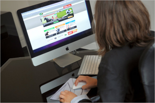 瓦伦丁·普鲁斯特(Valentine Proust)上个月在赌博网站上赌世界杯比赛 瓦伦丁·普鲁斯特(Valentine Proust)上个月在赌博网站上赌世界杯比赛