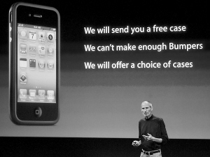 科技时代_乔布斯向iPhone4用户送机套 苹果欲套牢消费者
