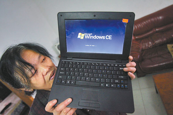 电脑启动后，始终停留在这个画面上。