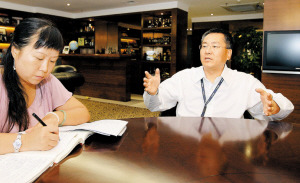 研祥集团董事局主席陈志列接受本报记者采访。 深圳特区报记者 吴铠峰 摄 