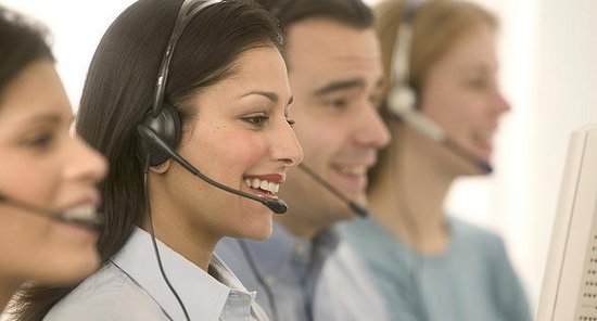 语音转化成文字的应用靠人工听音输入？