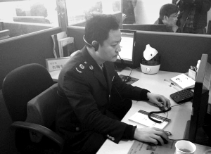 省国税12366纳税服务工作现场 戚阜生 摄