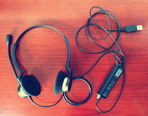 Jabra BIZ 2300从外观上就可以看出，这不是一款面向普通消费者的产品，而是一款针对呼叫中心特殊的工作环境而精心打造的专业产品。