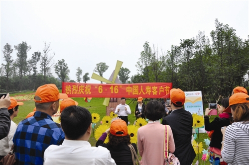 副总经理齐小雄致2014年客户节开幕词。